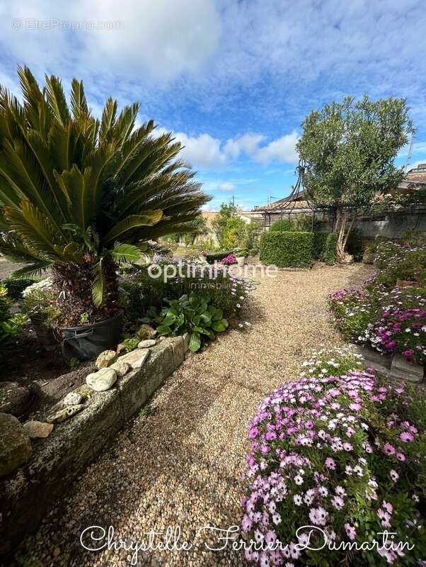 Maison à AMBARES-ET-LAGRAVE