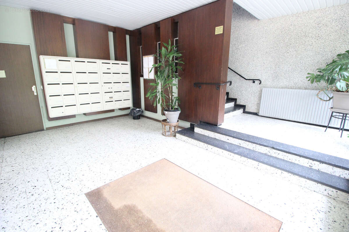 Boissy-saint-léger   à 10 minutes à pied du rer  f4 de 84 m2 avec balcon, cave et parking - photo 9