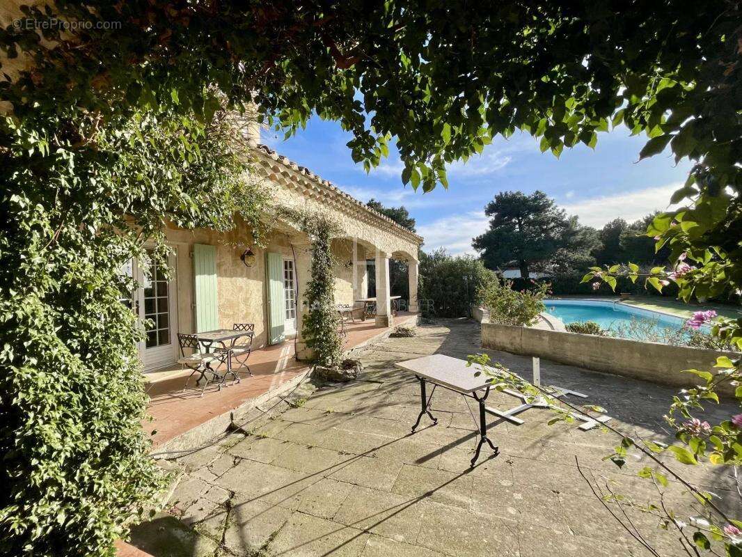 Maison à FONTVIEILLE