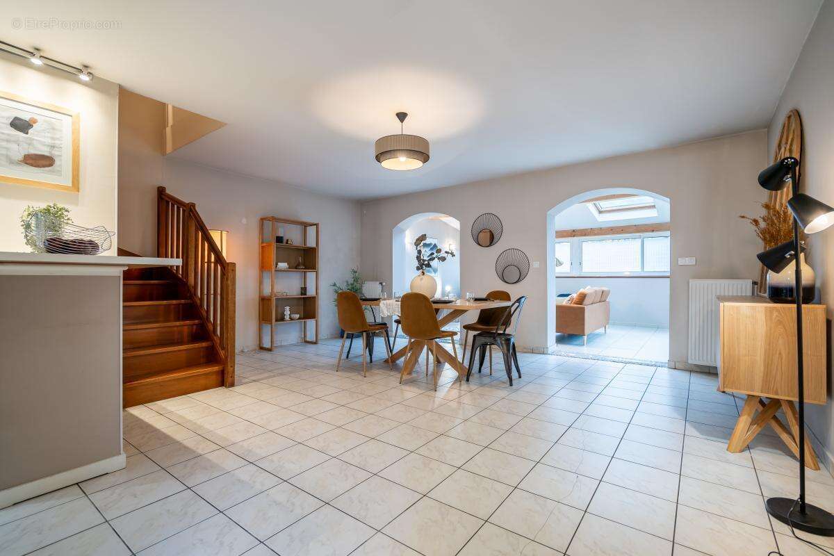 Maison à TASSIN-LA-DEMI-LUNE