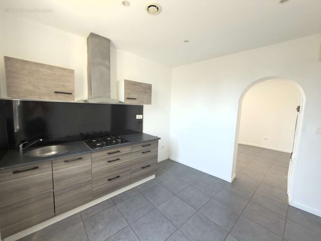 Appartement 38 m² à Fos-Sur-Mer  - photo 4