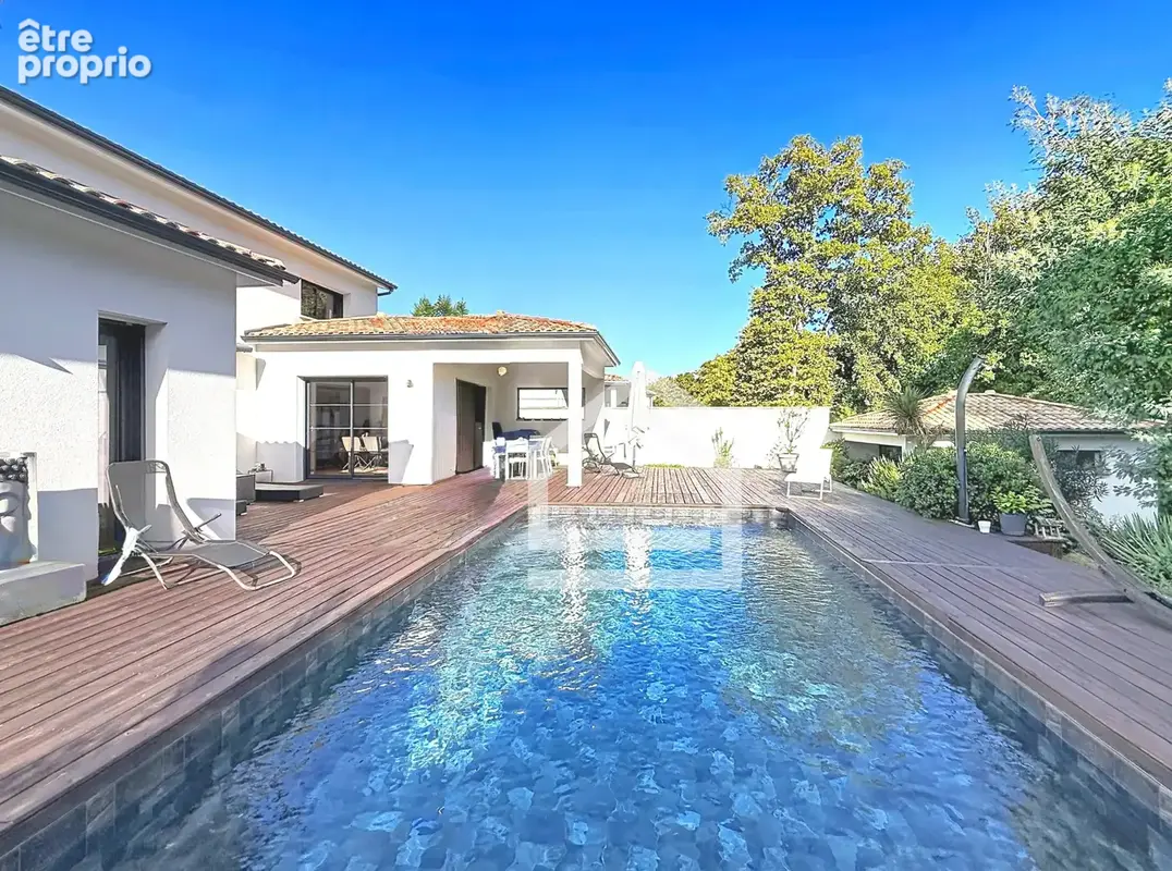 Photo Maison à Le Pian-Medoc au prix de 832 000€