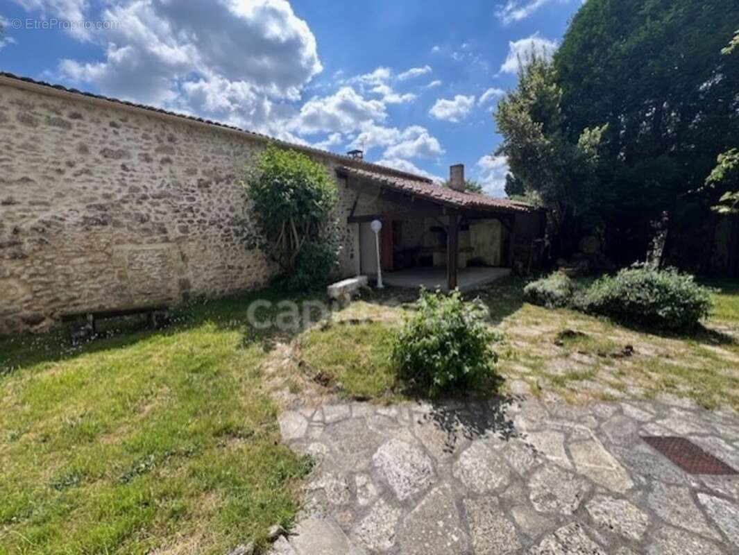 Ensemble de 2 maisons indépendantes à vendre, BUSSAC SUR CHARENTE (17) - photo 6
