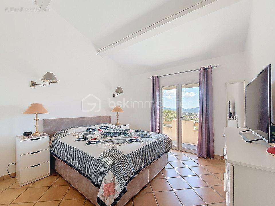 Maison à SOLLIES-VILLE