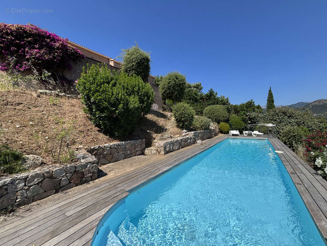 Villa avec piscine et vue panoramique sur la mer et les montagnes environnantes proche de la plage de la Testa - photo 3