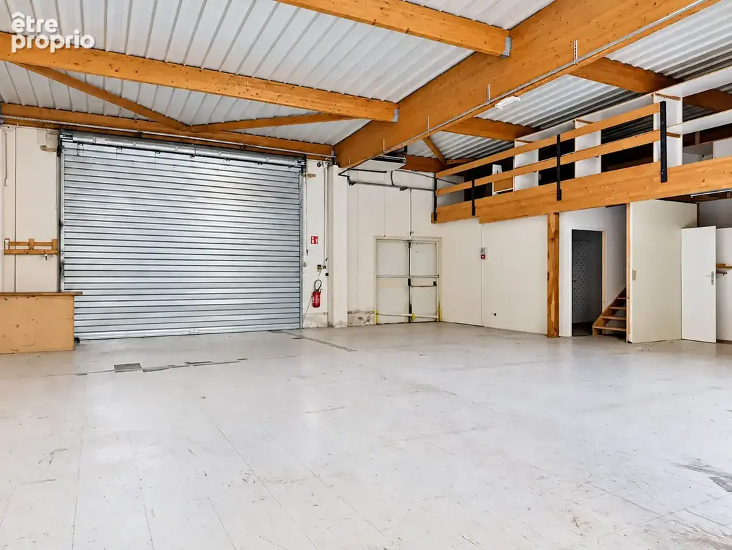 Local commercial : 734 m2 - photo 8