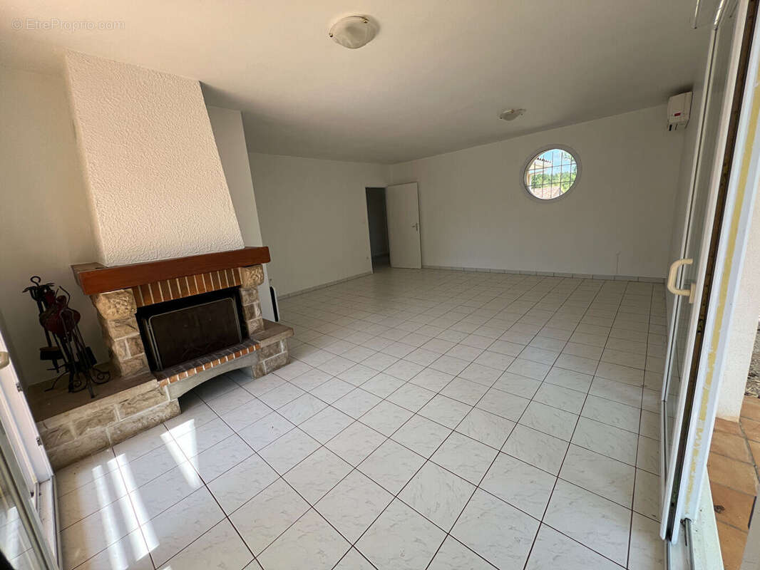 Maison de plain-pied à 2 min du centre Caussade - Confort, espace et proximité des commodités - photo 3