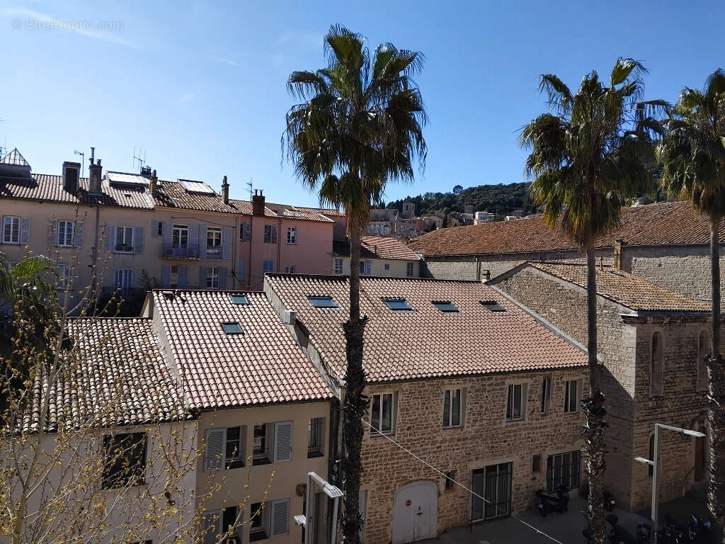 T3 dernier etage vue chateau proche place clemenceau et maintenon - photo 5