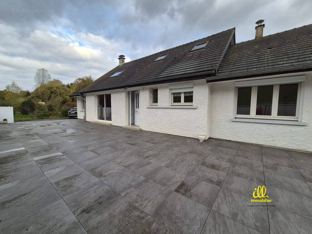 Pavillon Individuel dans un terrain clos et arboré - Maison à ELAN