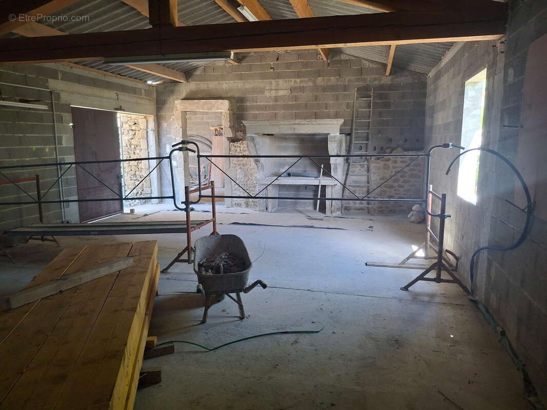 Grignan- rare ! exclusivité - ferme en cours de renovation sur 2,7 ha - photo 4