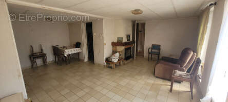 Maison 120 m² à Saint-Pantaleon-De-Larche  - photo 417