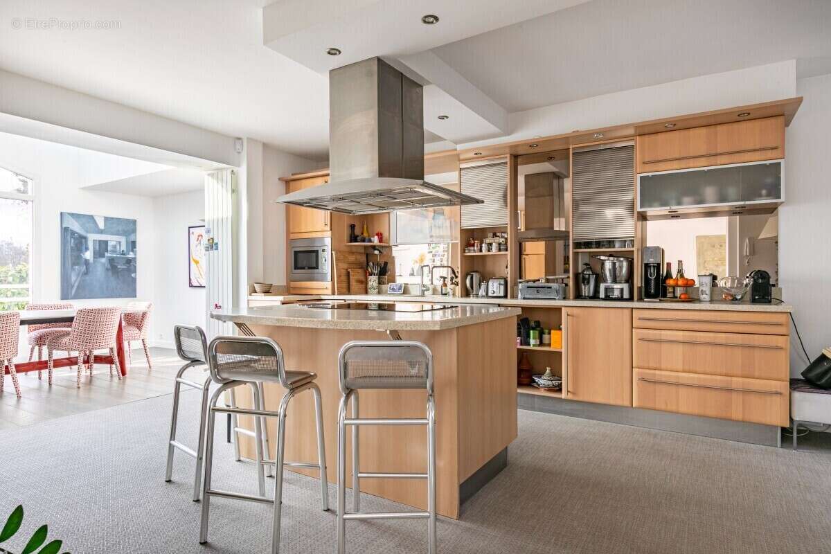 Maison de 186 m2 centre ville  /4 chambres / séjour de 68 m2 - photo 4
