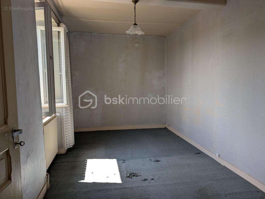 Maison à SAINT-BARTHELEMY-LESTRA