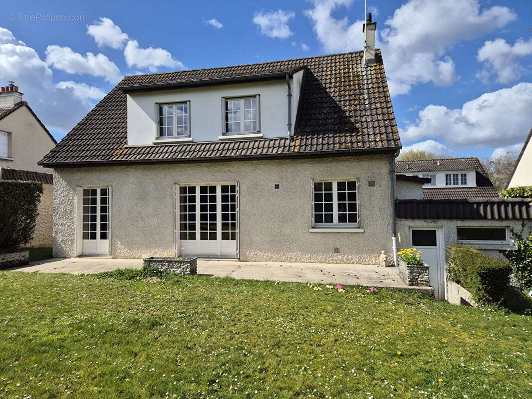 EXCLUSIVITE SENLIS - Maison familiale avec garage et jardin - photo 16