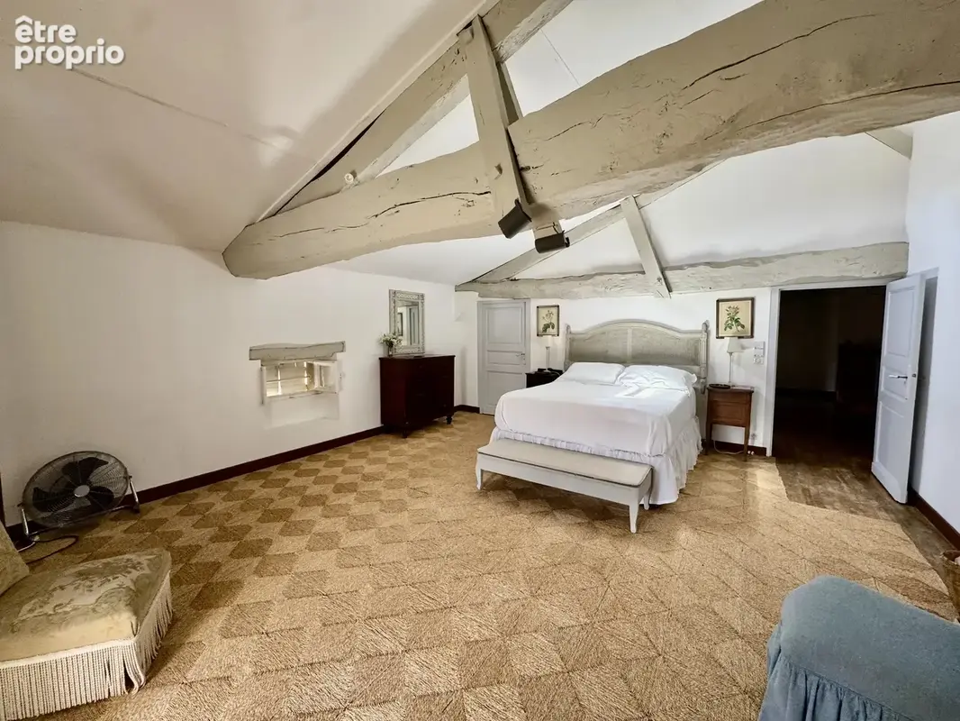 Élégant Manoir avec Chambres en Tour, Dépendance et Piscine - photo 9