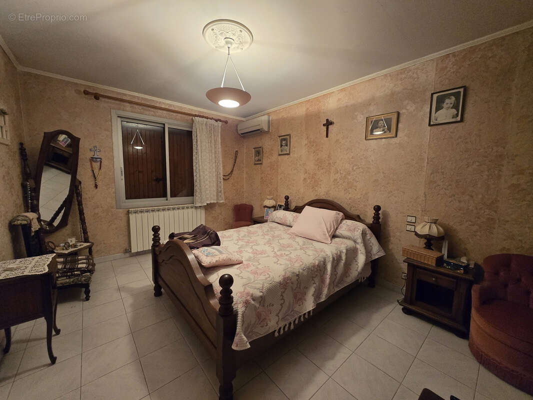 Maison à VIC-LA-GARDIOLE
