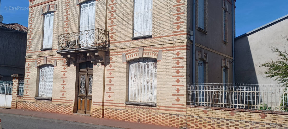 Maison à NEGREPELISSE