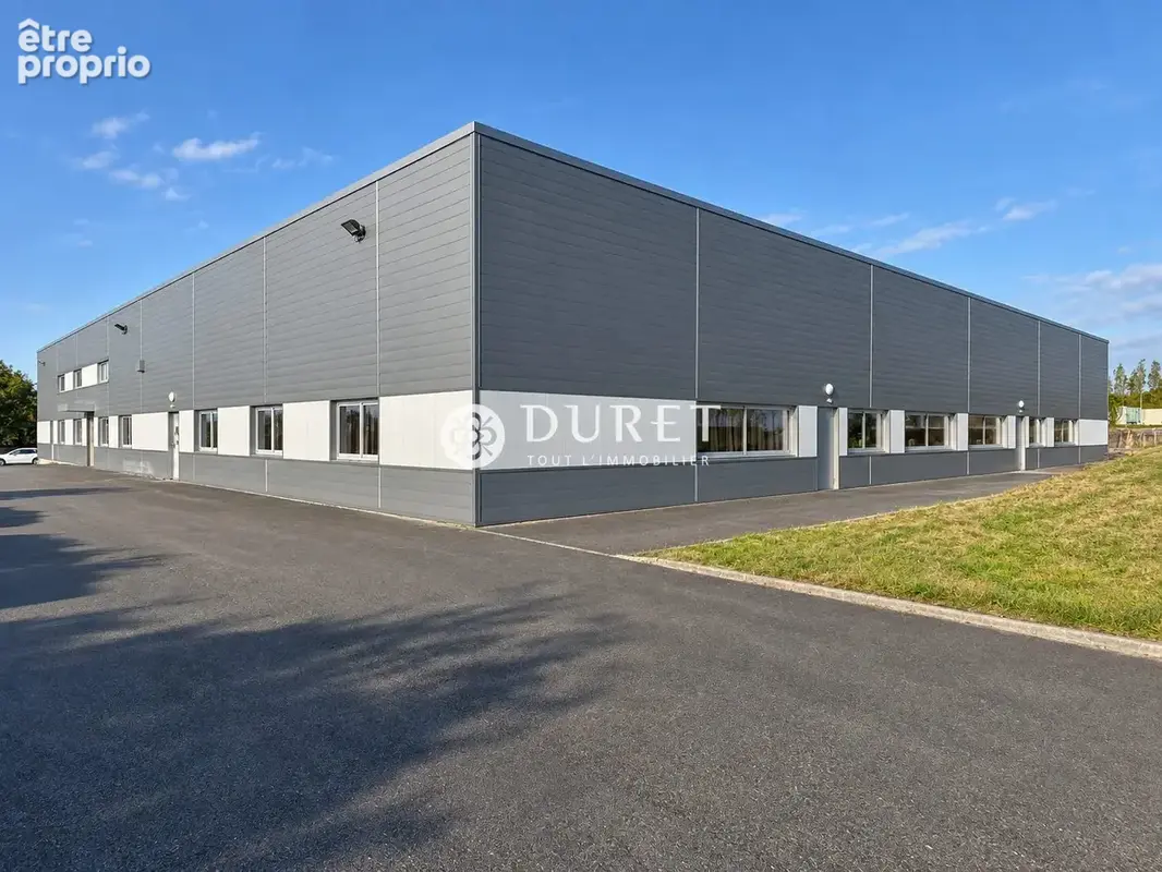 Commerce 2 400 m² à vendre à Mortagne-Sur-Sevre (85290) - photo 2