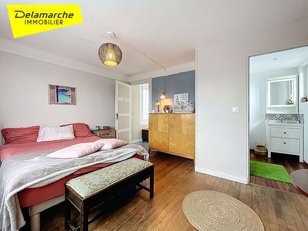 A VENDRE : Maison familiale dans le centre bourg de Pont Farcy - photo 13
