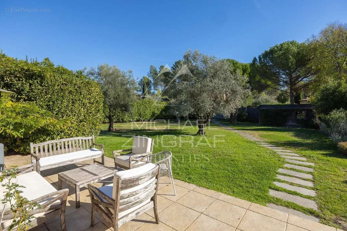 Maison à PEYMEINADE