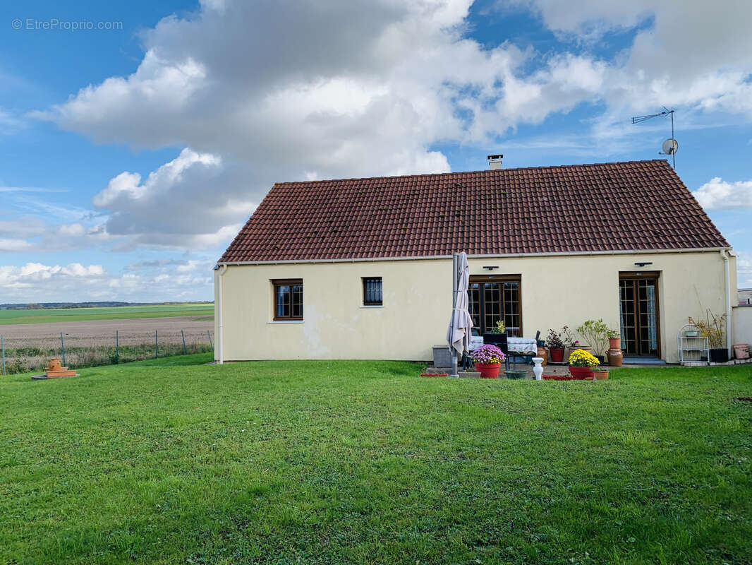 Maison à VILLETHIERRY