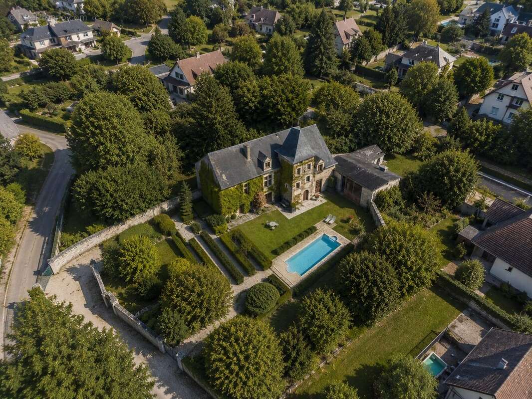280 m² à Annecy  - photo 3