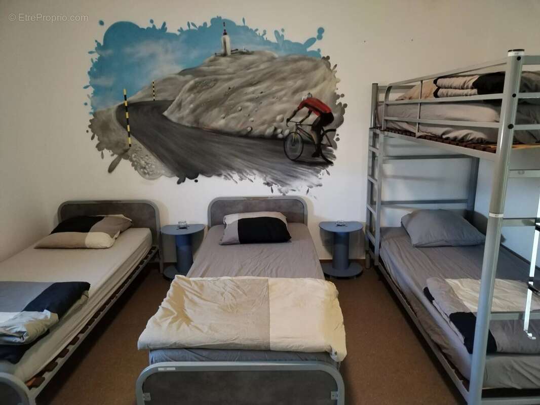 Commerce à PERNES-LES-FONTAINES