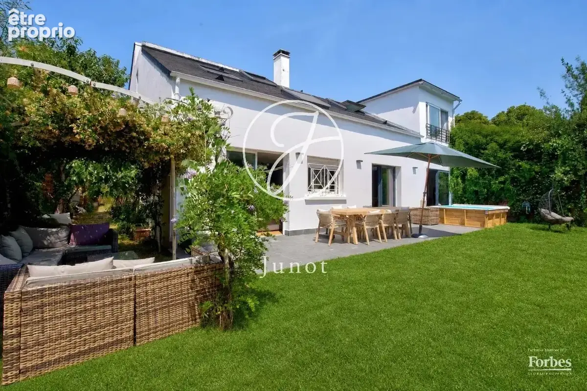 Saint-Cloud - PASTEUR - Maison de 275m² - 5 chambres - Terrain 416m² - photo 2