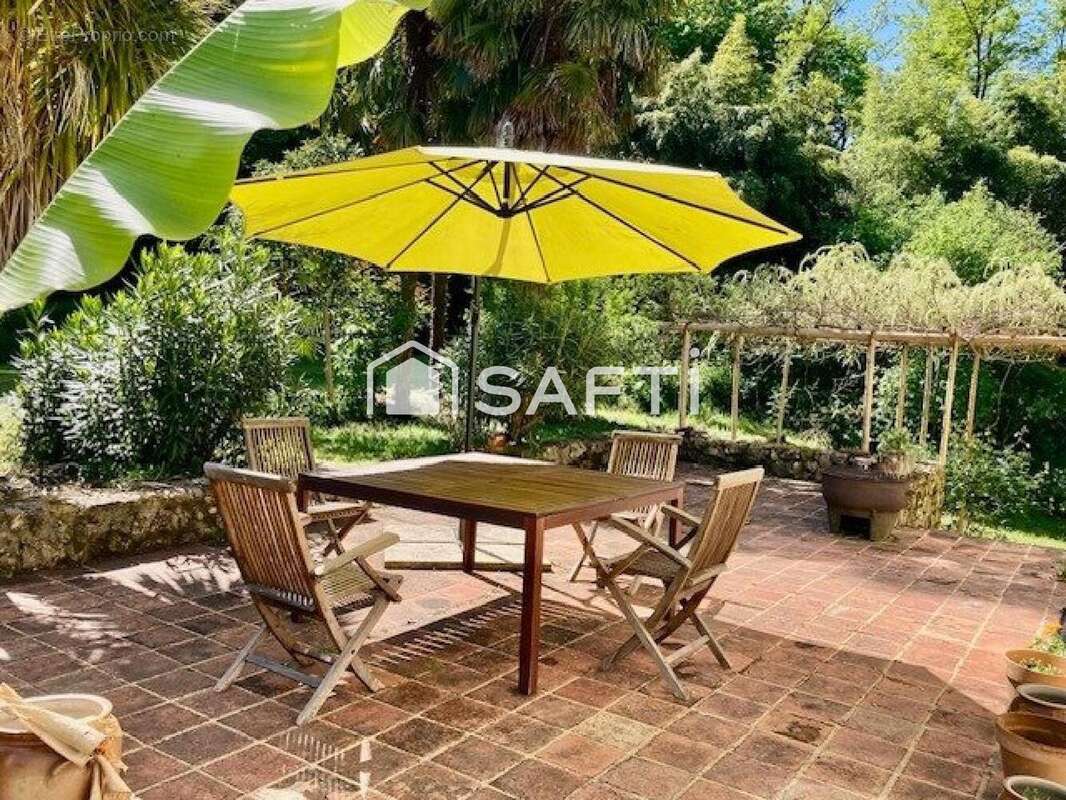 Maison 335 m² à Cazaubon  - photo 2