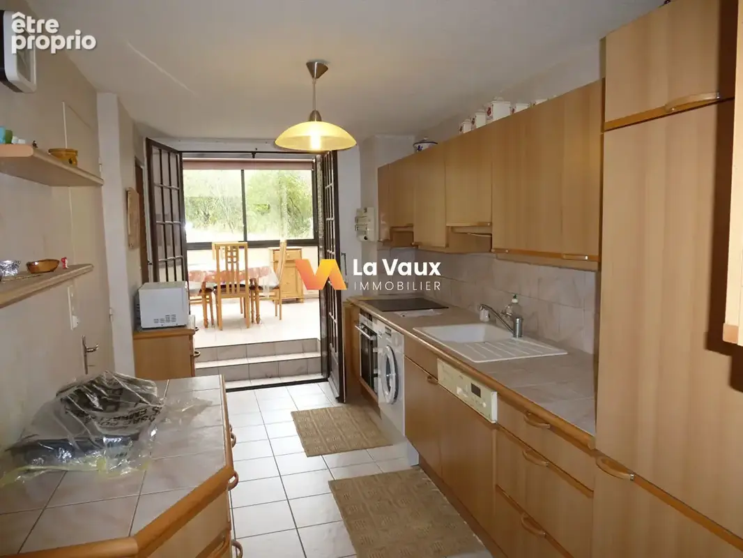 THELOD, secteur XEUILLEY : grande maison de village 180 m² - photo 8