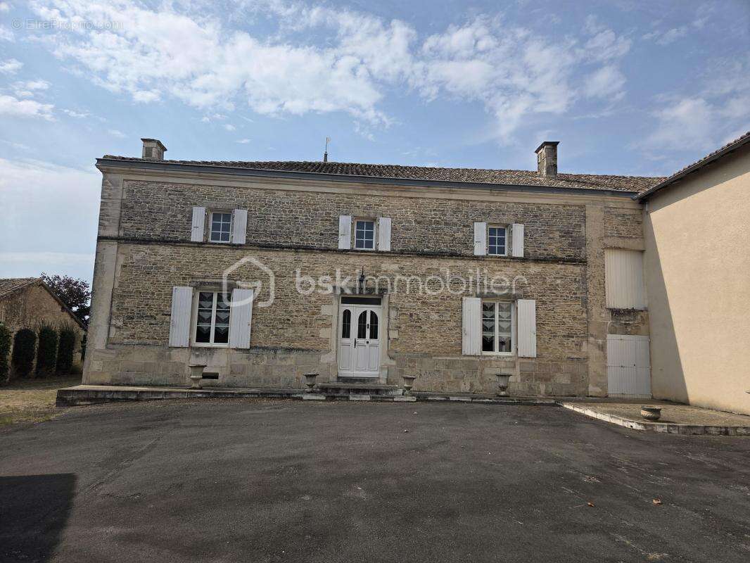 Maison à LA MAGDELEINE