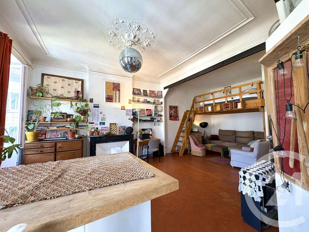 Appartement à MARSEILLE-1E