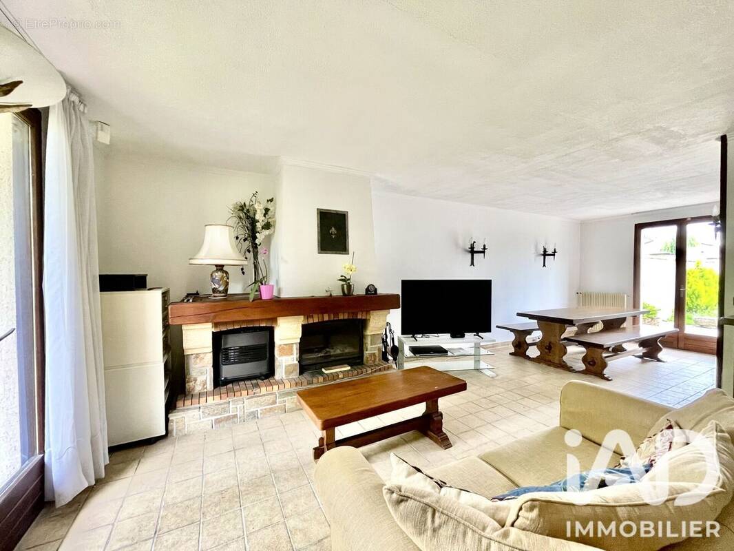 Photo 1 - Maison à MOISSY-CRAMAYEL