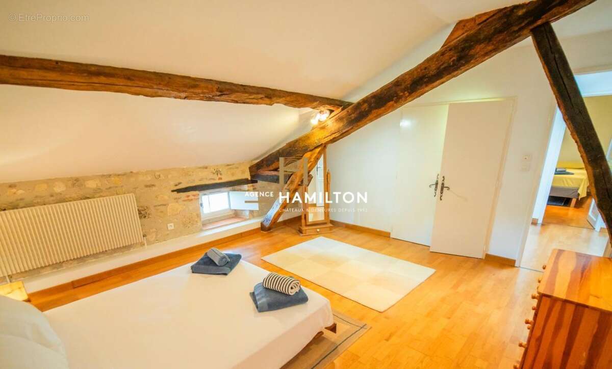 Maison à LIVERS-CAZELLES