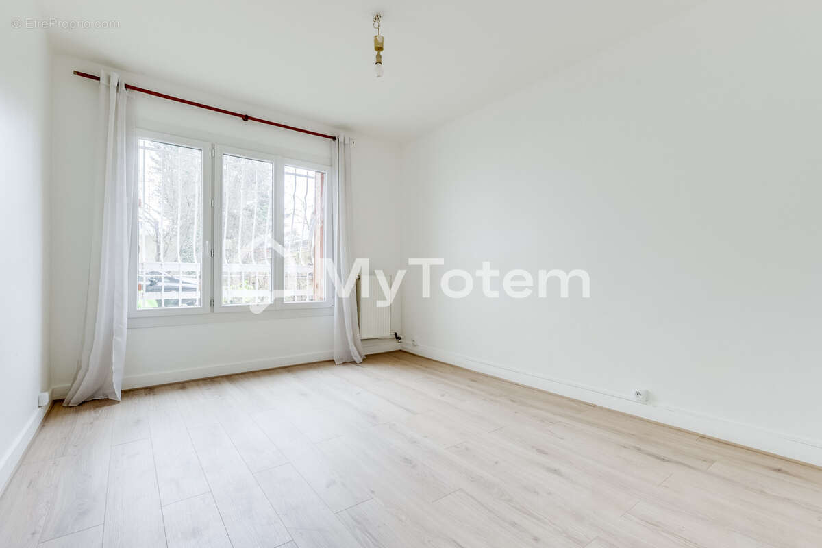 Appartement à LES LILAS