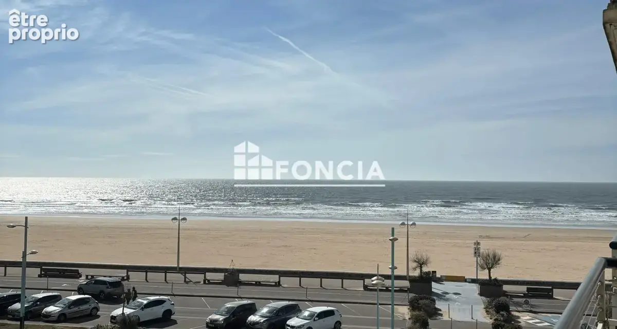 À Vendre – Appartement avec Vue Latérale sur la Mer - photo 3