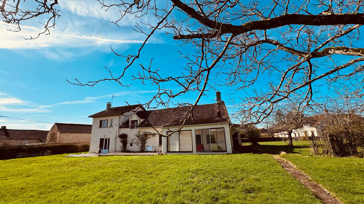 Longère bourguignonne située dans le secteur d' ISLAND au prix de 246 100 €. - photo 2