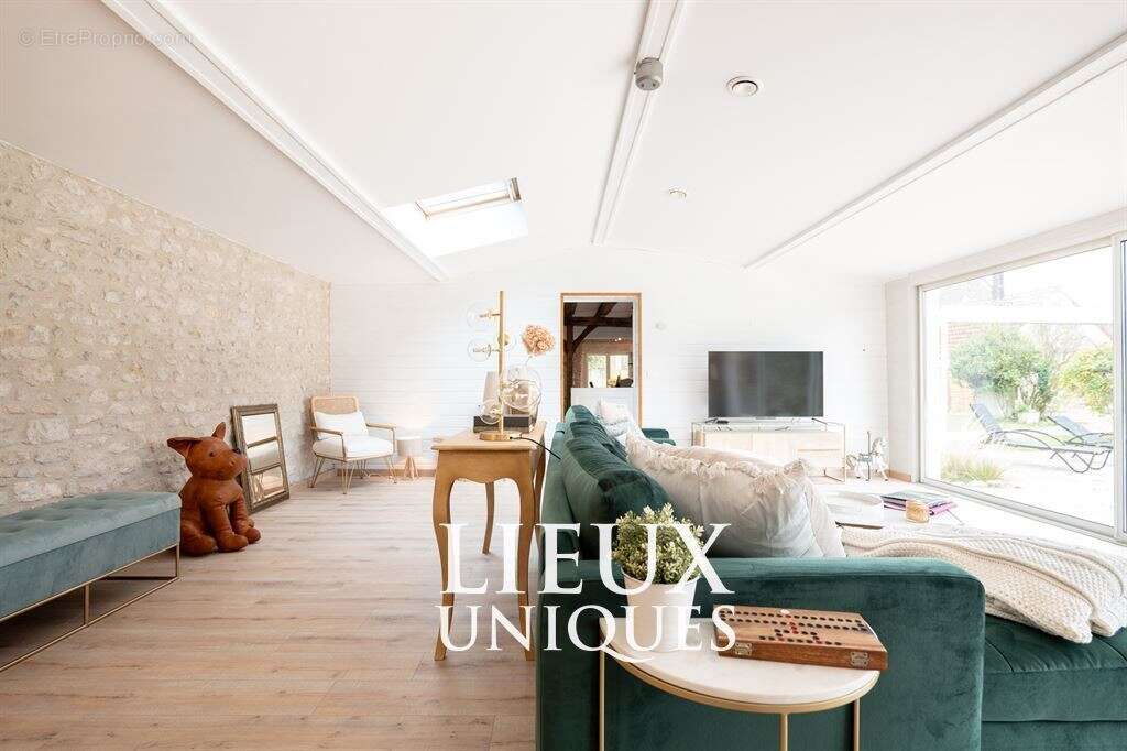 Maison à LA CHAPELLE-SAINT-MARTIN-EN-PLAINE