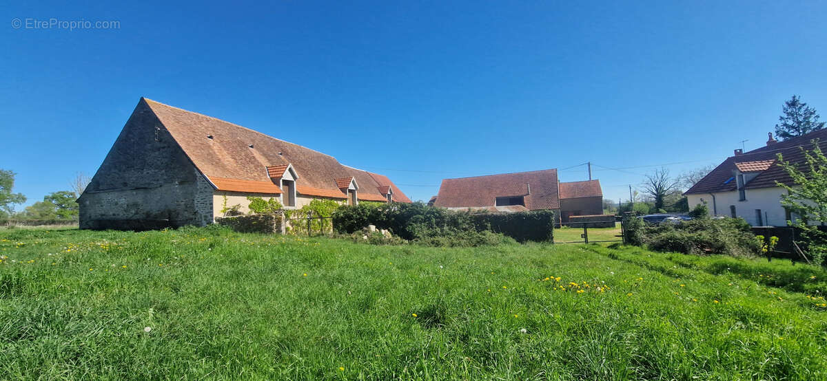 Corps de ferme sur 1,8 hectares ! - photo 18