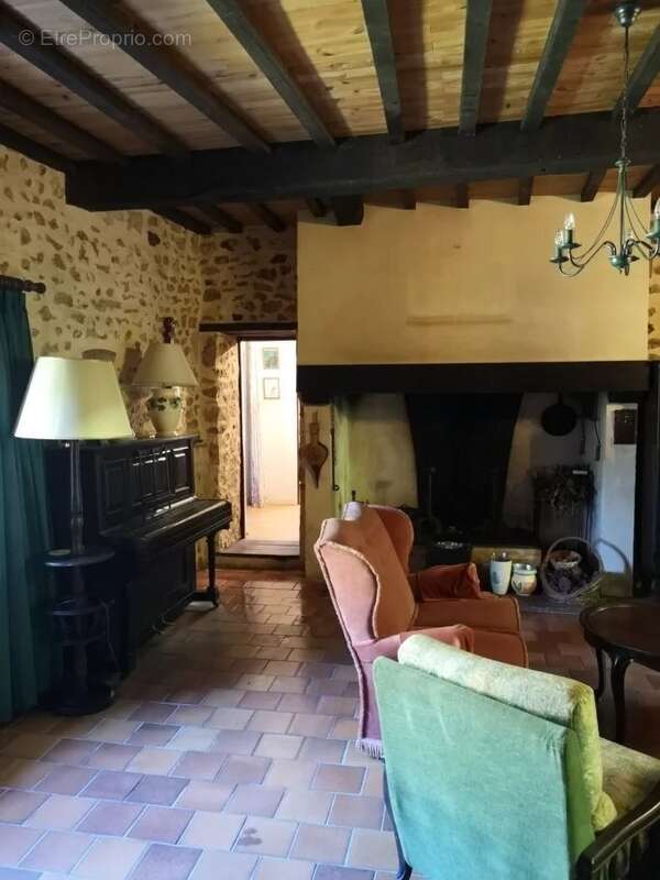 Maison à SAINTE-FOY-DE-LONGAS