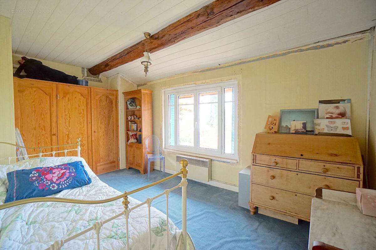 Maison à LA TOUR-DE-SALVAGNY