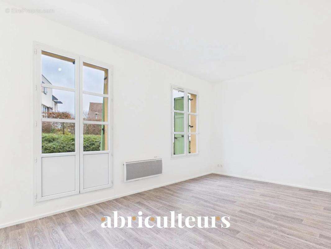 Appartement T3 en rez-de-jardin avec terrasse et vue sur les jardins intérieurs – Résidence de standing à Survilliers - photo 4