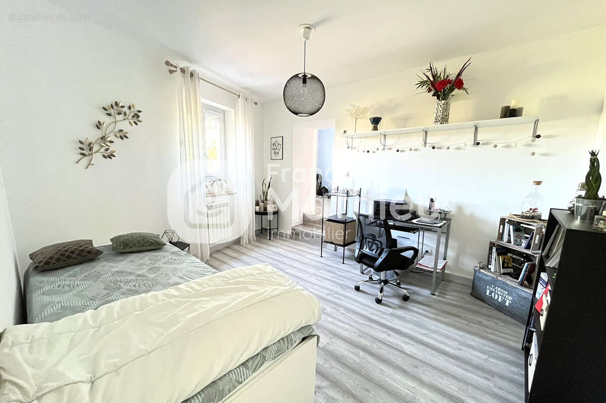 Châtillon-sur-Chalaronne - Maison dans le centre de 146 m2 avec piscine - photo 12