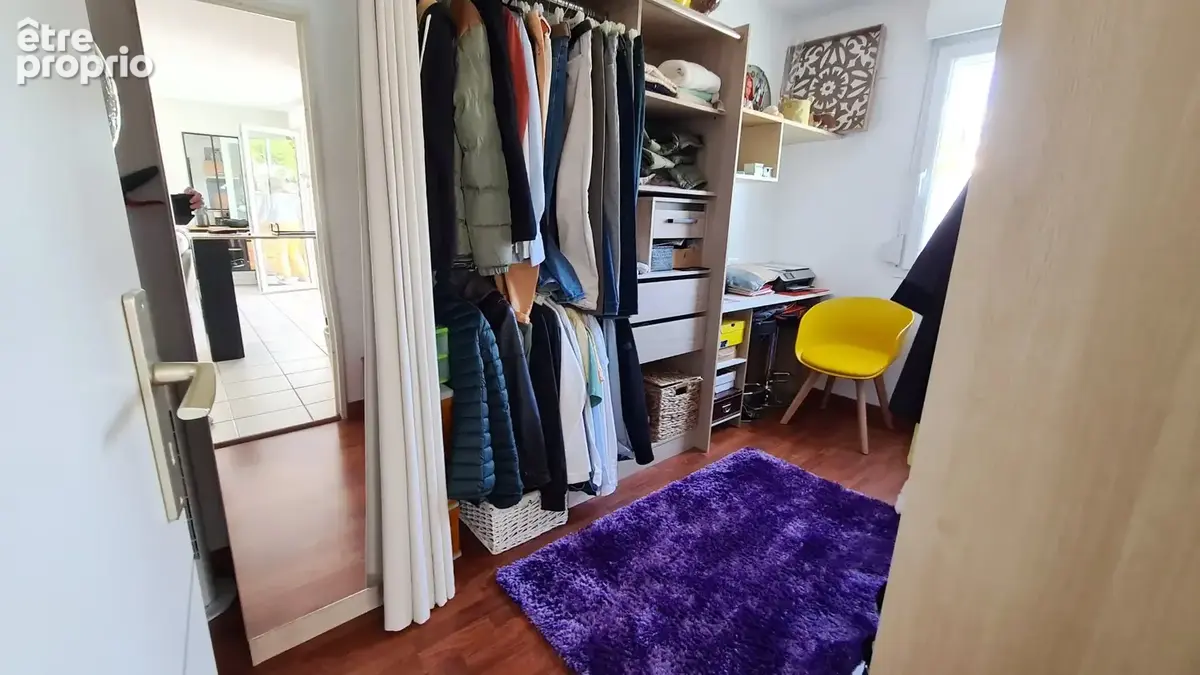 Appartement T2bis à vendre loué à Vichy, balcon et parking. - photo 5