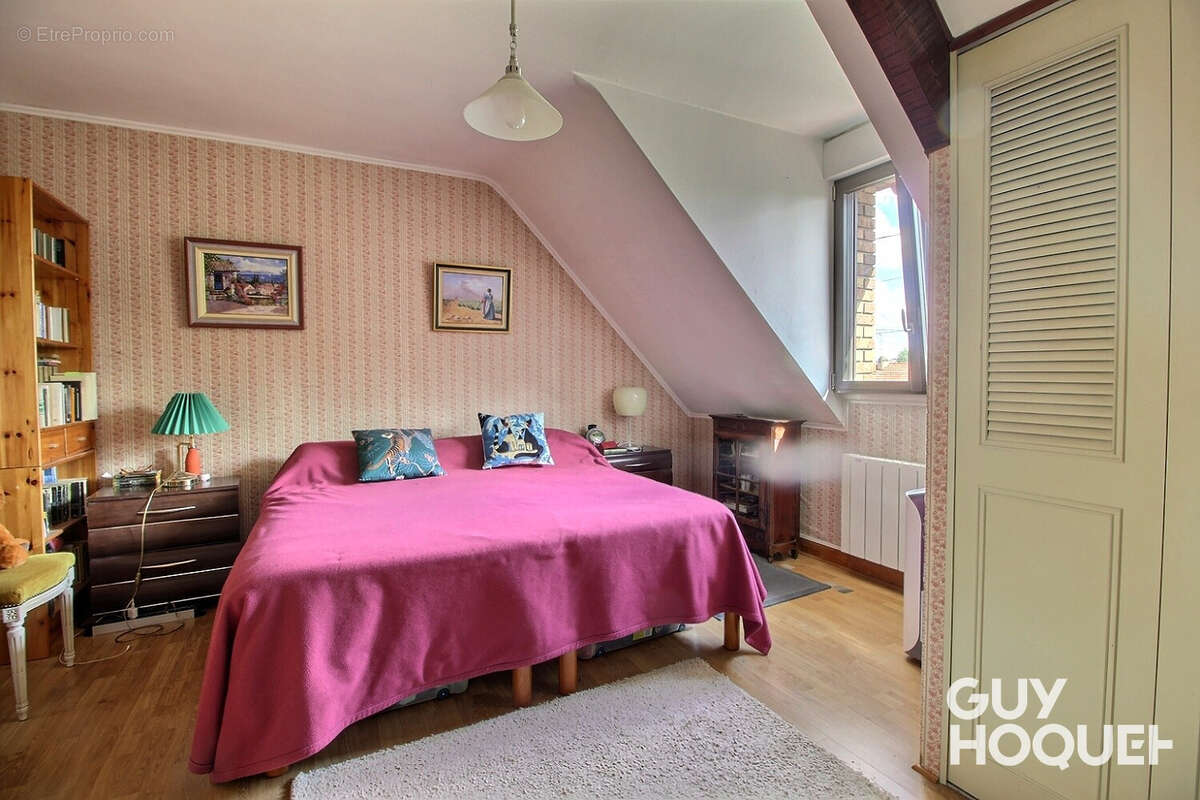 Maison à SAINTE-GENEVIEVE-DES-BOIS