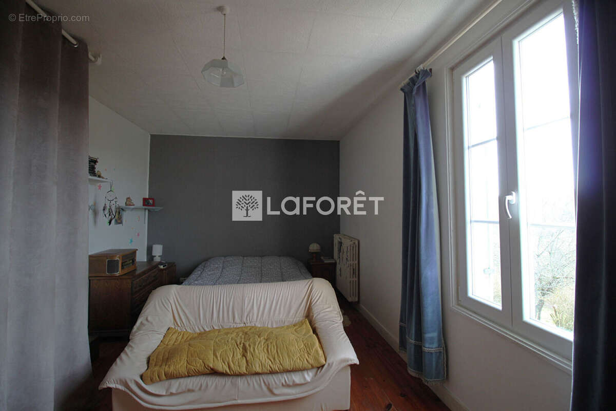 Maison à CHATEAU-L'EVEQUE