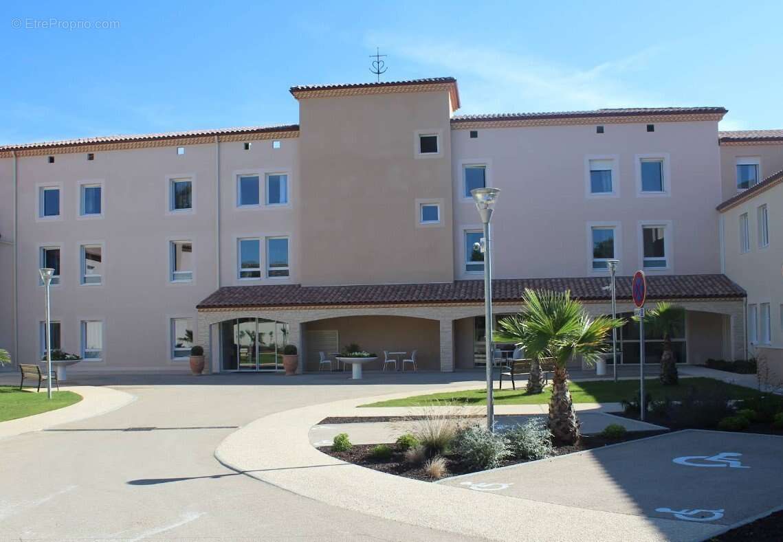 INVESTISSEMENT LOCATIF  Parignargues  Résidence EHPAD Château Notre-Dame - 7 % de rentabilité - photo 17