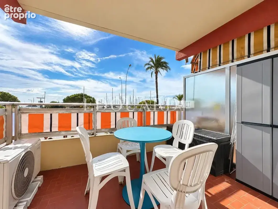 Face au port de plaisance de Menton, en exclusivité studio rénové avec terrasse et agréable vue mer - photo 8