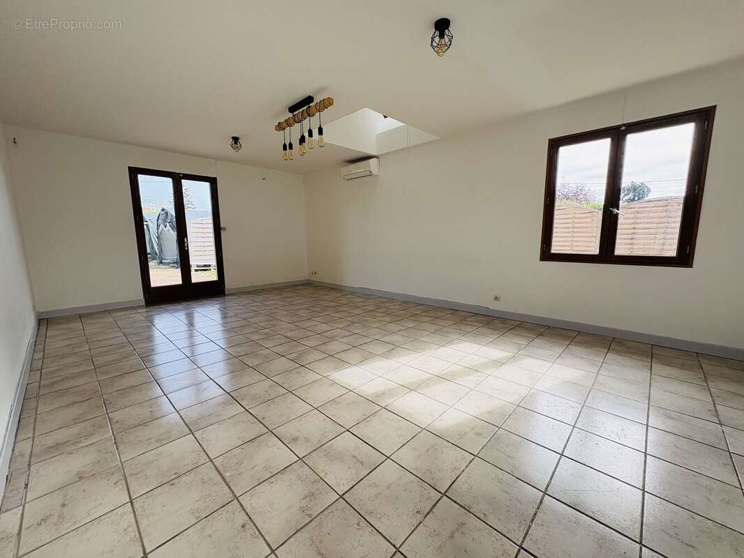 Maison 197 m² à Le Poinconnet  - photo 4