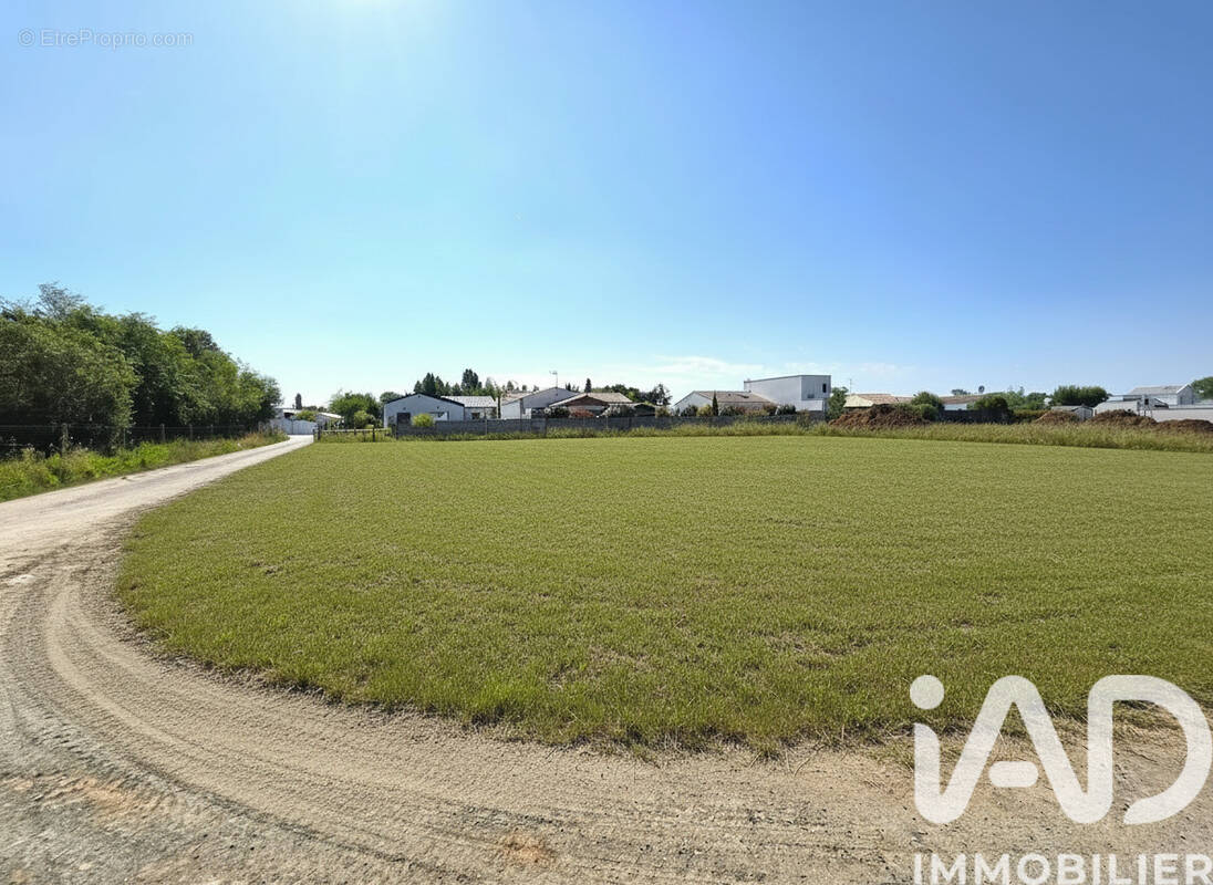 Photo 1 - Terrain à SAINT-LAURENT-DE-LA-PREE